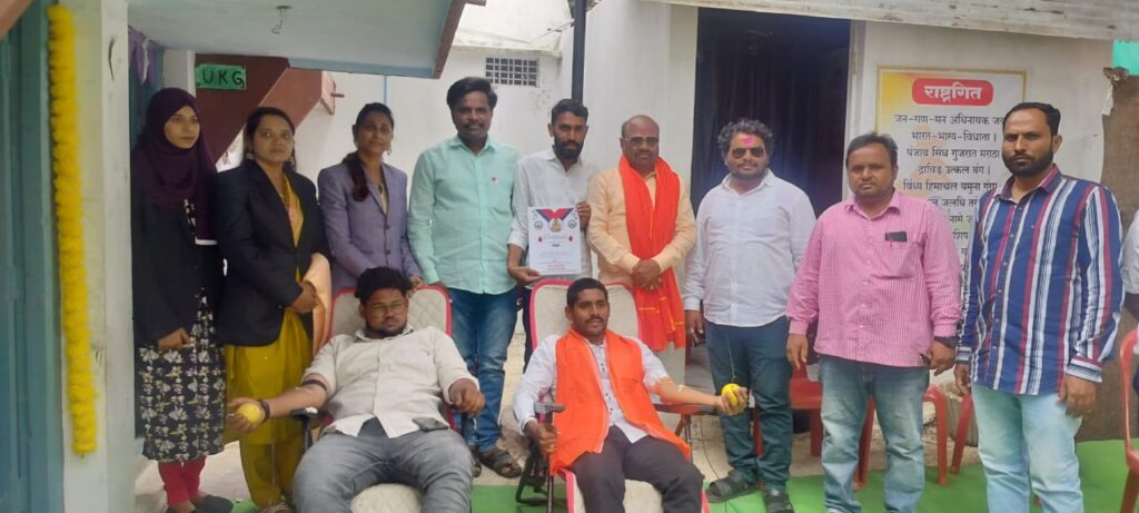 Public School Degloor ; पब्लिक स्कूल देगलूर च्या वतीने रक्तदान व आरोग्य तपासणी शिबिर संपन्न