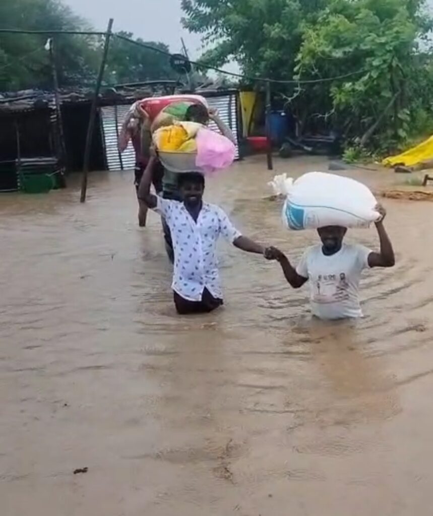 Vidarbha-Marathwada : मुसळधार आणि इसापूर धरणातून सोडलेल्या विसर्गामुळे गांजेगाव पुलावरून पाणी; विदर्भ–मराठवाड्याचा संपर्क तुटला