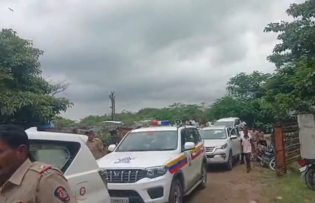 Strong resentment : पूरग्रस्तांमध्ये पालकमंत्र्यांविरोधात तीव्र नाराजी