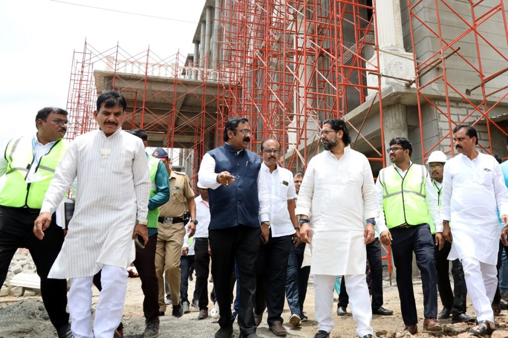 शहरातील रस्त्यांची कामे प्राधान्याने पूर्ण करा 3 Shivendrasinghraje Bhosale : शहरातील रस्त्यांची कामे प्राधान्याने पूर्ण करा - सार्वजनिक बांधकाम मंत्री शिवेंद्रसिंहराजे भोसले