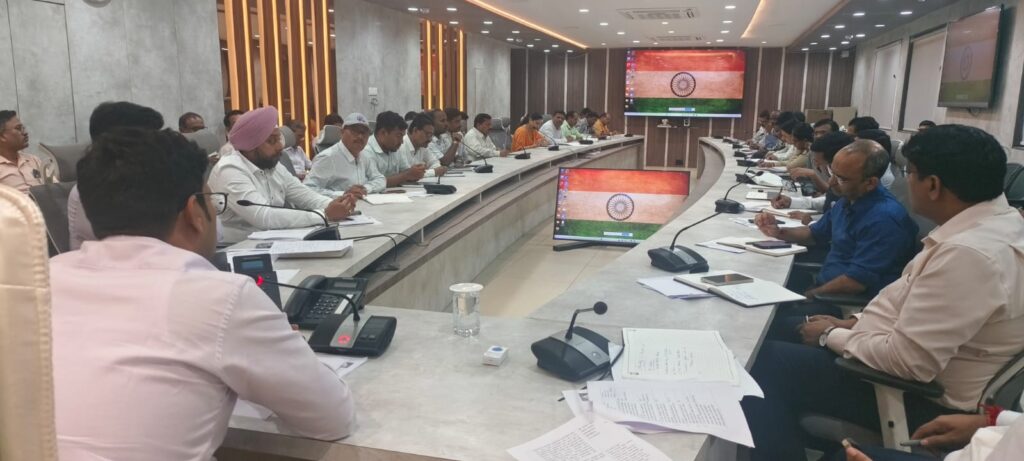 Har Ghar Tiranga : ‘हर घर तिरंगा’ अभियानात कार्यालयासह नागरिकांनी सहभाग घ्यावा : जिल्हाधिकारी राहुल कर्डिले