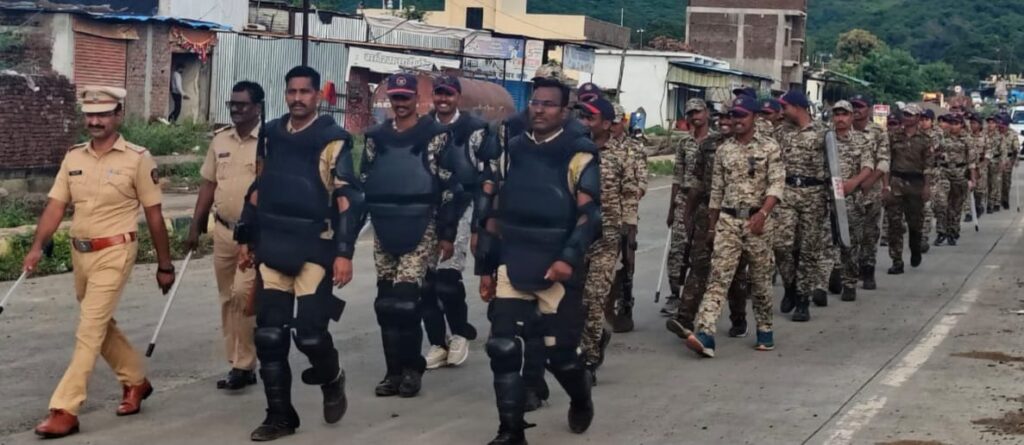 Ganesh Chaturthi ; गणेशोत्सव विसर्जन अनुषंगाणे उस्माननगर पोलीसांचे परिसरातील प्रमुख मार्गाने पथसंचलन