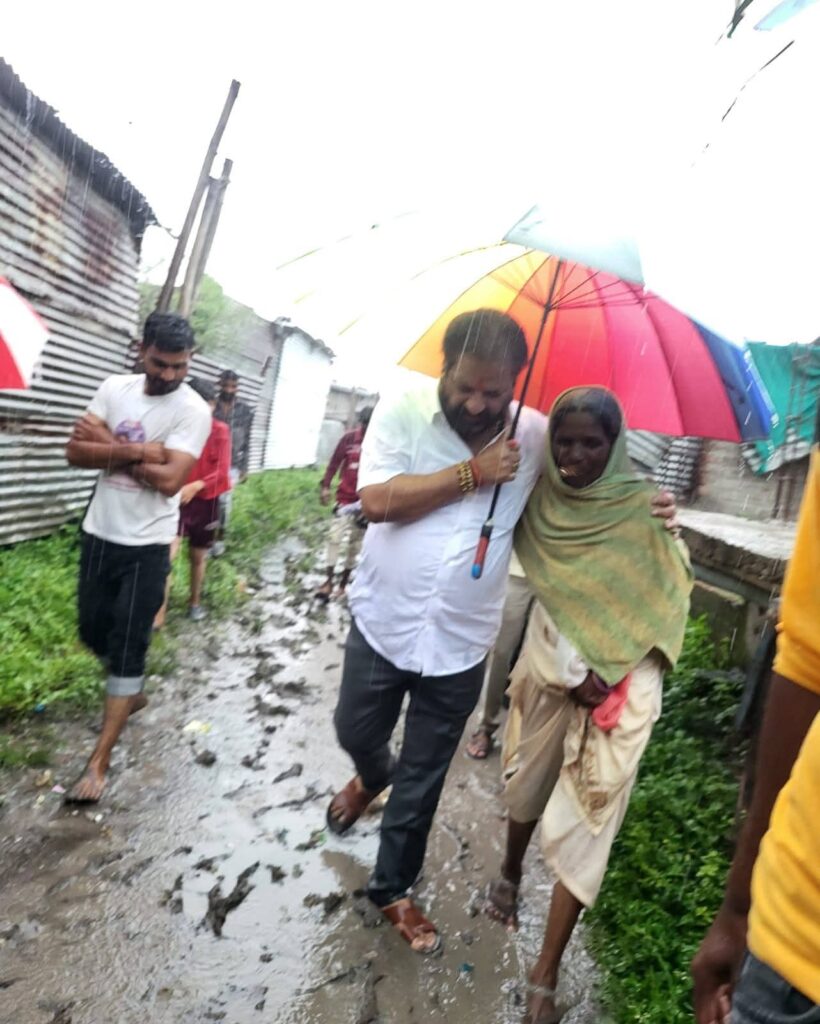 MP Nagesh Patil Ashtikar : हदगावात पावसाने घातले थैमान; खासदार नागेश पाटील आष्टीकर घटनास्थळी दाखल