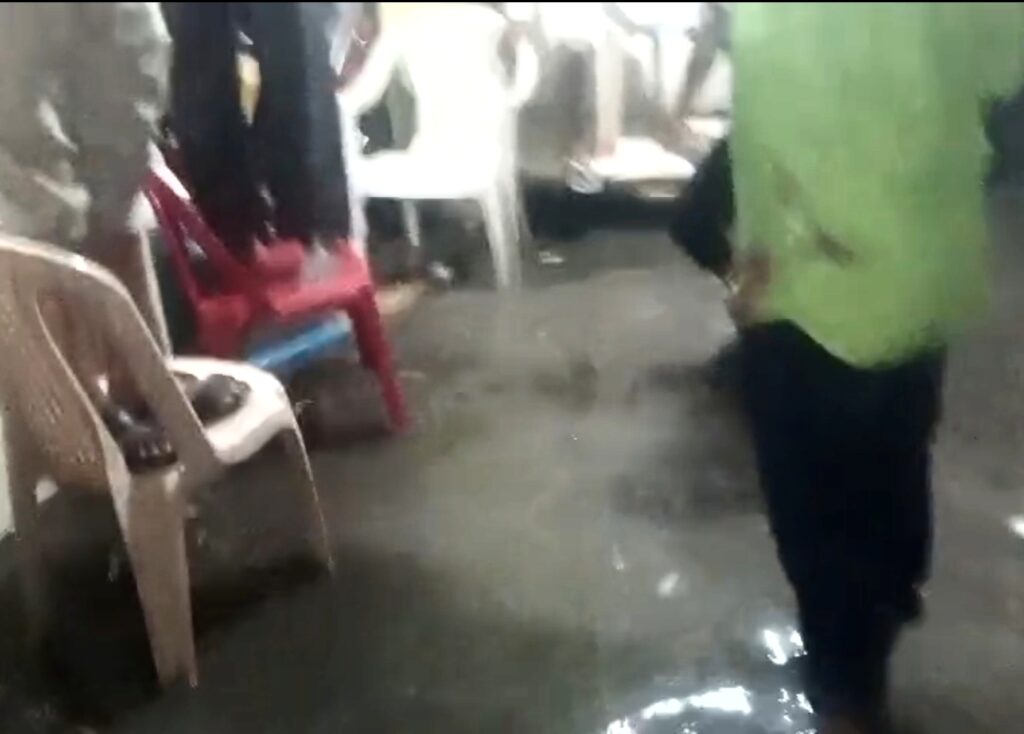 IMG 20250916 142446 Himayatnagar city flooded : विजांचा कडकडाट आणि मुसळधार पावसाने हिमायतनगर शहर जलमय