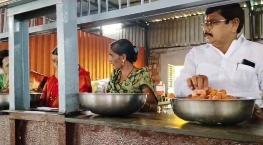 IMG 20250926 133549 Swami Samarth : स्वामी समर्थ अन्नछत्र मंडळ कडून लाखो भाविकांसाठी महाप्रसादाची सोय