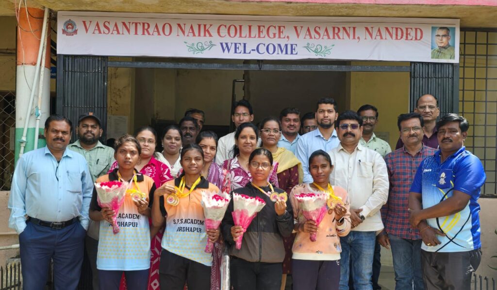 Vasantrao Naik College ; वसंतराव नाईक महाविद्यालयाच्या विद्यार्थिनींची विद्यापीठ ॲथलेटिक्स स्पर्धेवर सुवर्ण मोहोर