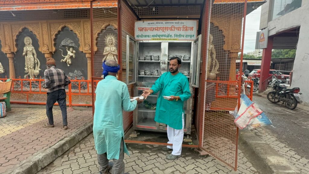 Diwali ; दिवाळीच्या सात दिवसात एक क्विंटल मिठाई “भाऊचा माणुसकीचा फ्रिज”