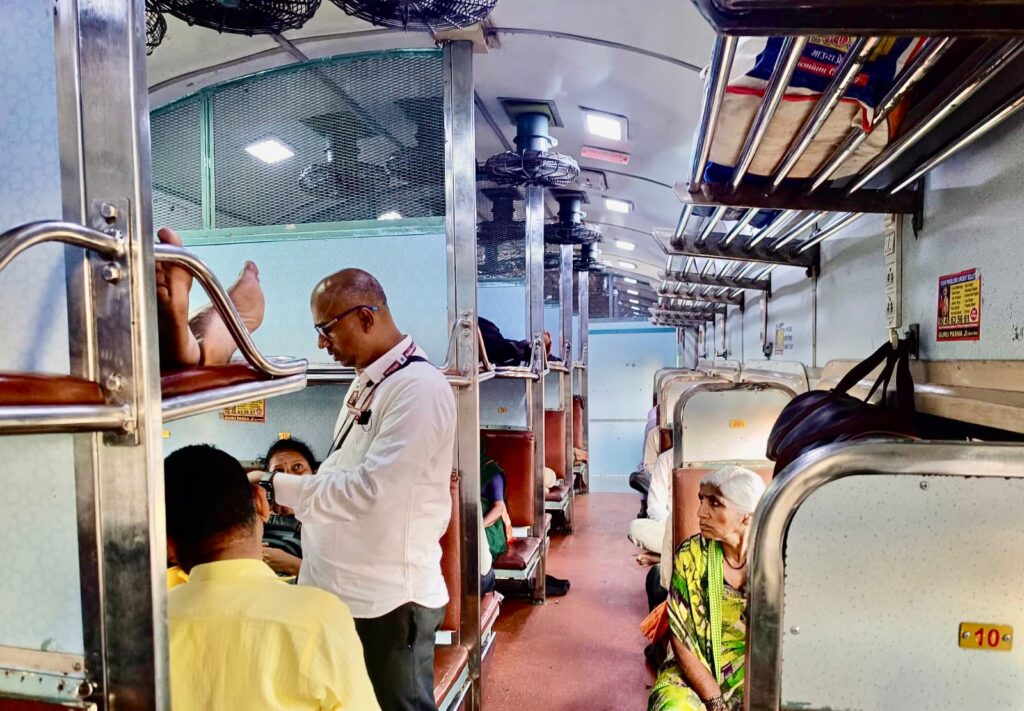 Railways conducts major crackdown : विनातिकीट प्रवाशांवर रेल्वेचा मोठा धडक तपास – एकाच दिवसात 366 जणांवर कारवाई!