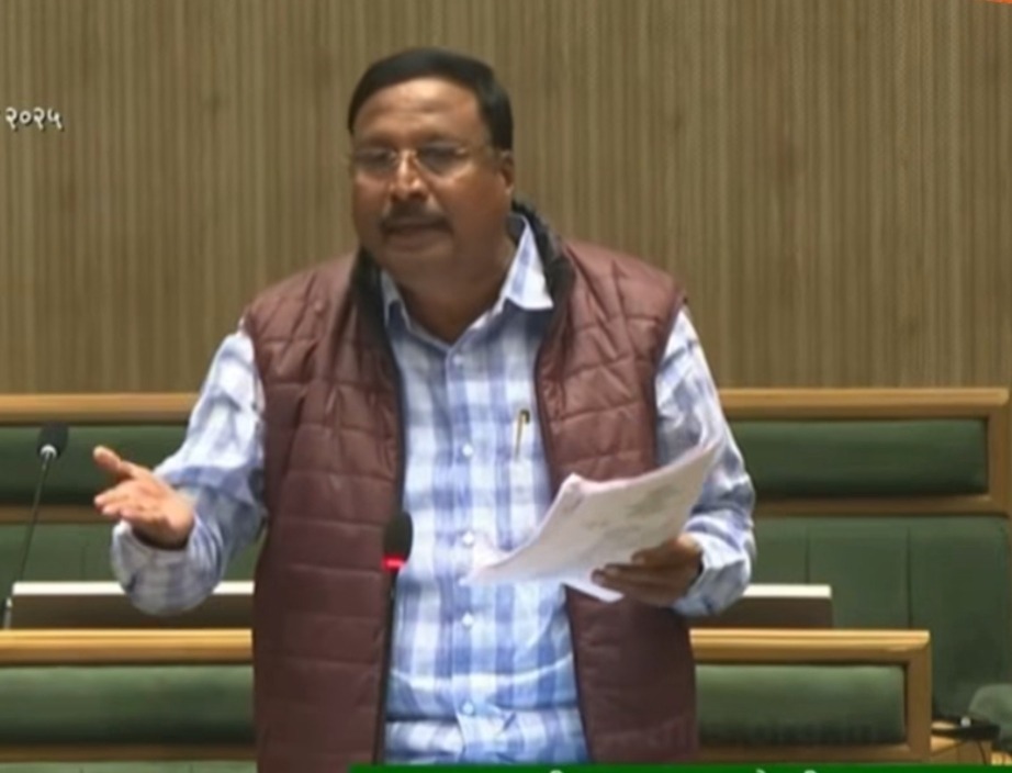 Himayatnagar bus stand problem : ६० वर्षांपासून प्रलंबित असलेली हिमायतनगर बसस्थानकाची समस्या अखेर मार्गी लागणार !