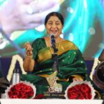 IMG 20260226 WA0009 नांदेडकर रसिकांनी अनुभवली अनुराधा कुबेरांच्या स्वरांची श्रीमंती!