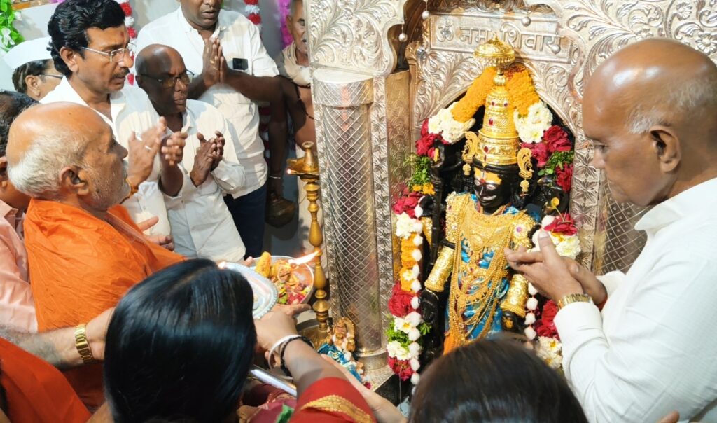 Mahashivratri : महाशिवरात्रीला हिमायतनगरात भक्तीचा महासागर; भगवी पताका व पुरणपोळीच्या नैवेद्याने पारंपरिक सोहळा संपन्न