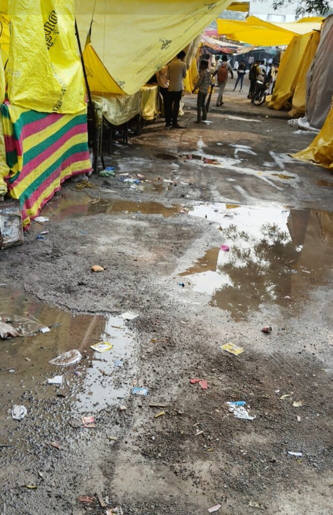 IMG 20260223 161119 Unseasonably Rain : हिमायतनगरात वादळी वाऱ्यासह अवकाळी पाऊस; महाशिवरात्री यात्रेत व्यापाऱ्यांची तारांबळ, मोठी दुर्घटना टळली