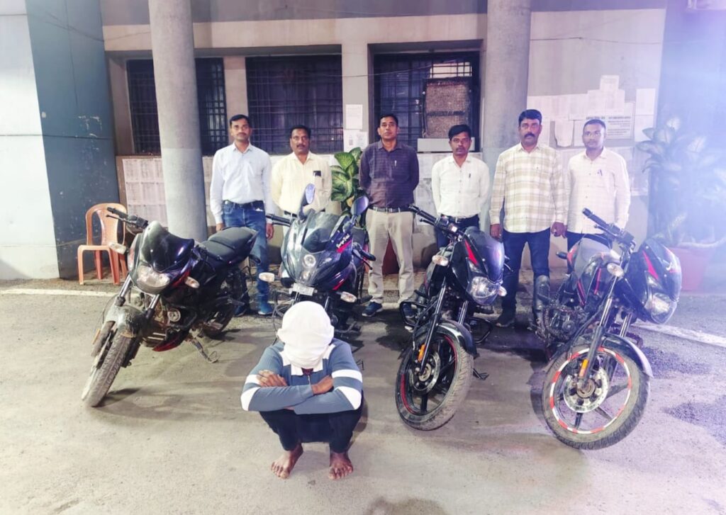 IMG 20260319 WA0095 Crime News : LCB ची मोठी कारवाई : ४ मोटारसायकली जप्त; ३.५ लाखांचा मुद्देमाल हस्तगत