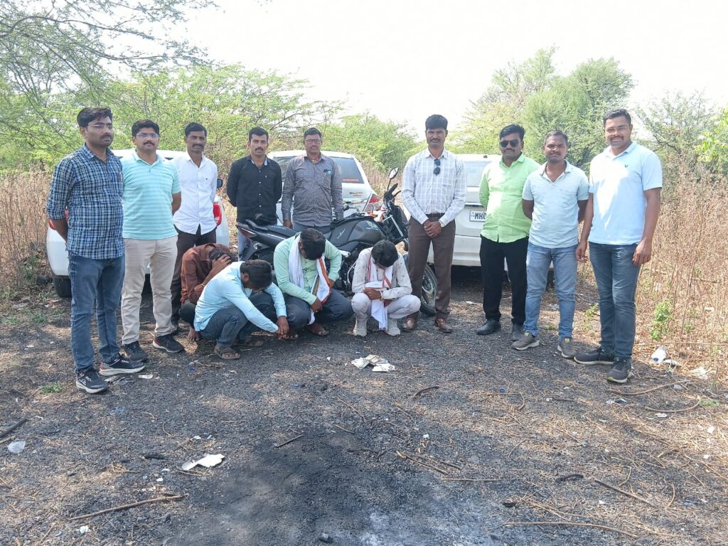 IMG 20260321 WA0048 Police Raid : मुक्रमाबाद पोलिसांची धडक कारवाई; जुगार अड्ड्यावर छापा, २२.४२ लाखांचा मुद्देमाल जप्त