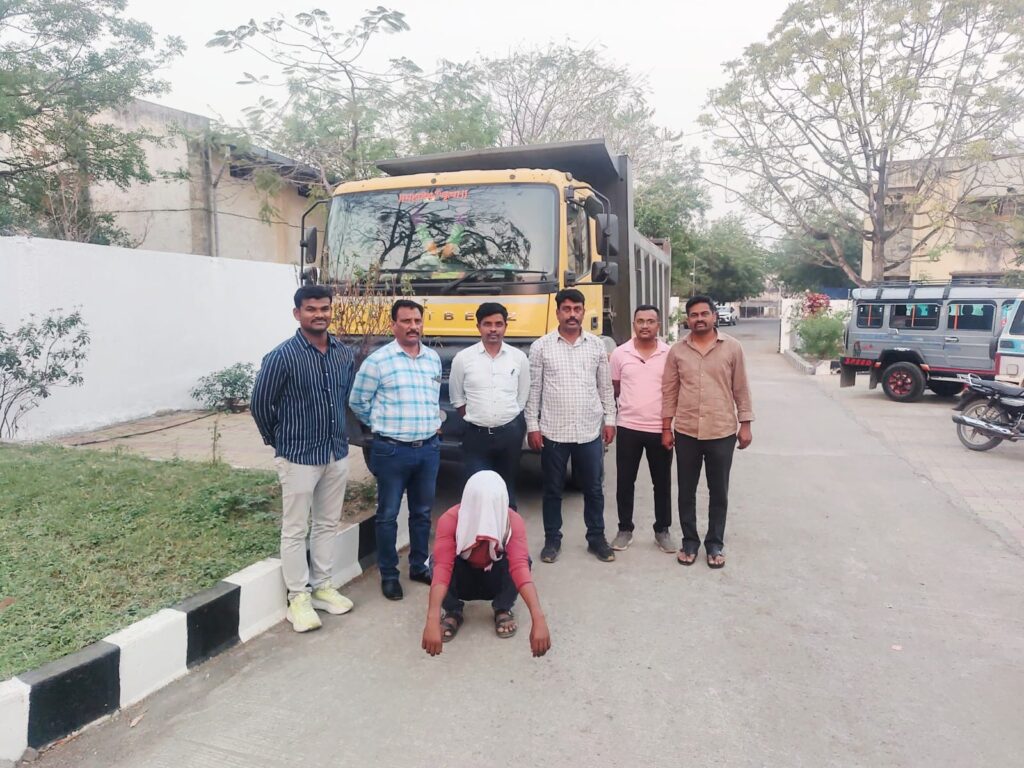 IMG 20260324 WA0020 LCB's crackdown : एलसीबीची धडक कारवाई : अवैध वाळू उपशावर मोठा घाव; ४९.५० लाखांचा मुद्देमाल जप्त