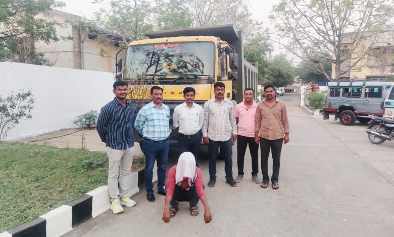 IMG 20260324 WA0020 LCB's crackdown : एलसीबीची धडक कारवाई : अवैध वाळू उपशावर मोठा घाव; ४९.५० लाखांचा मुद्देमाल जप्त