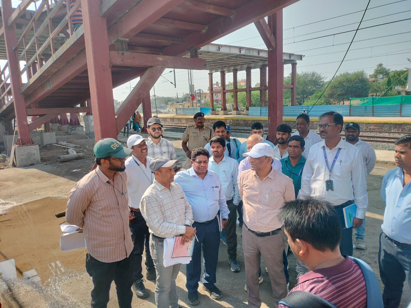 IMG 20260324 WA0030 DRM Nanded inspects : डीआरएम नांदेड यांची स्थानकांची पाहणी; पायाभूत सुविधा विकास कामांचा आढावा