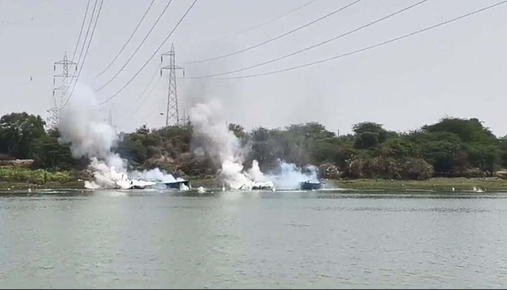 IMG 20260318 182000 illegal sand mining : मुदखेड पोलिसांची मोठी कारवाई : अवैध रेती उत्खनन प्रकरणात 1 कोटी 31 लाखांचा मुद्देमाल जप्त