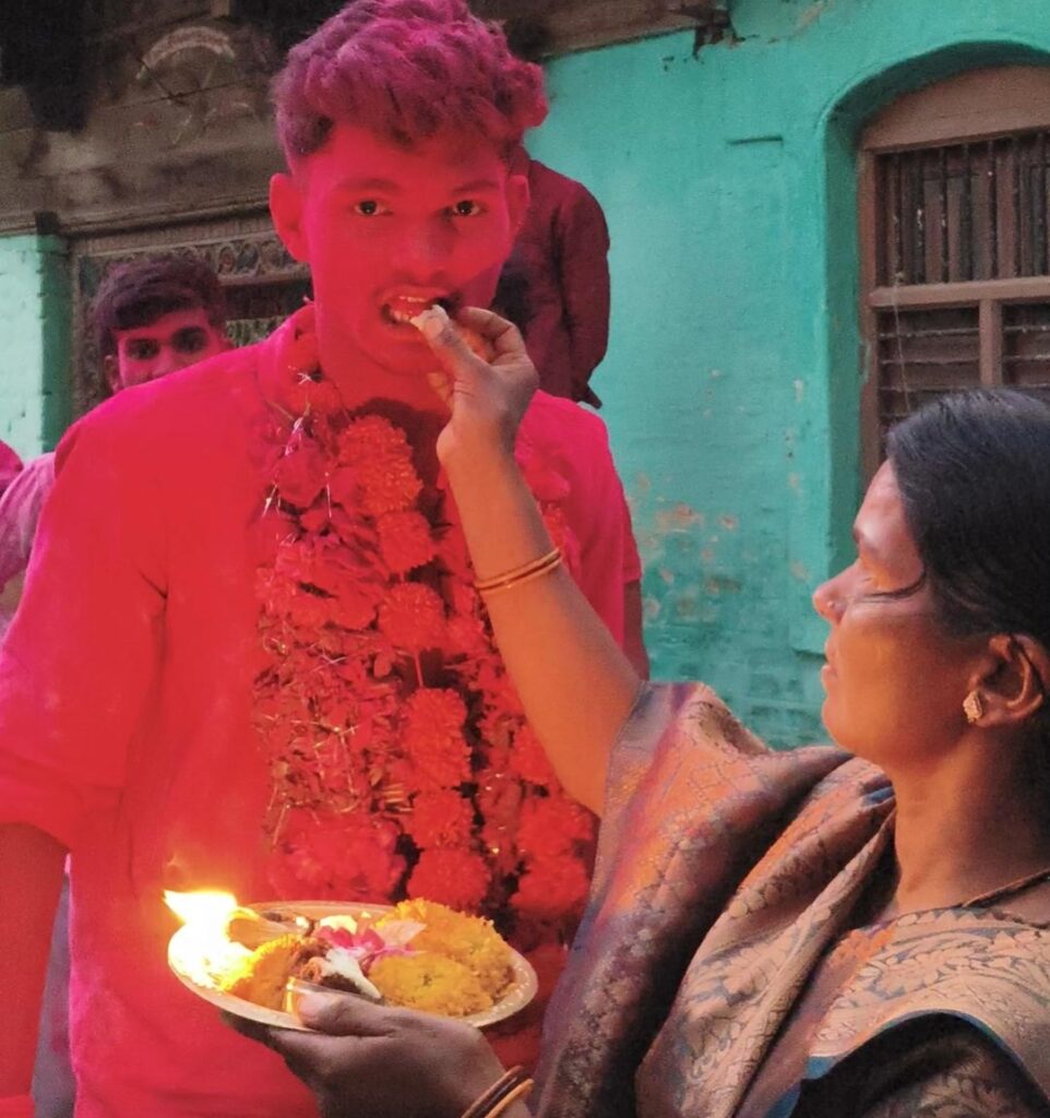 IMG 20260329 221030 Son Becomes Police : आईच्या कष्टाच चीज; मुलगा पोलिस बनला