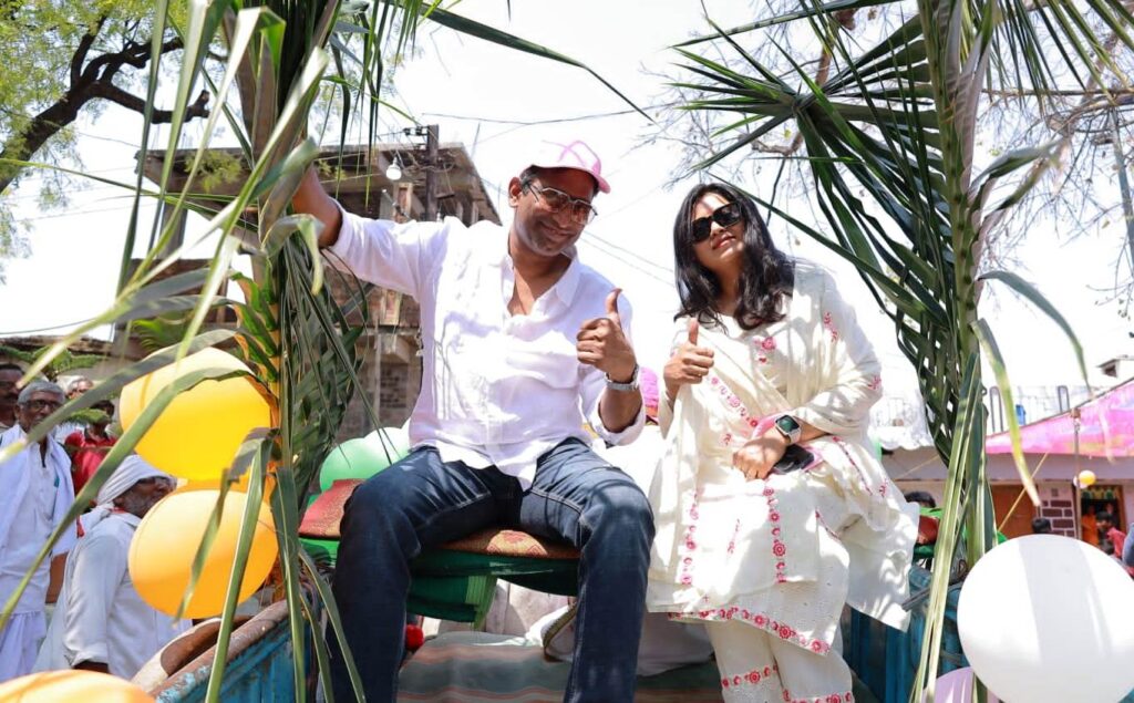 JPJ 22 Film Artists Visit : मुख्यमंत्री समृद्ध पंचायत राज अभियानांतर्गत सिने कलाकारांची नांदेड जिल्ह्यातील ग्रामपंचायतींना भेट