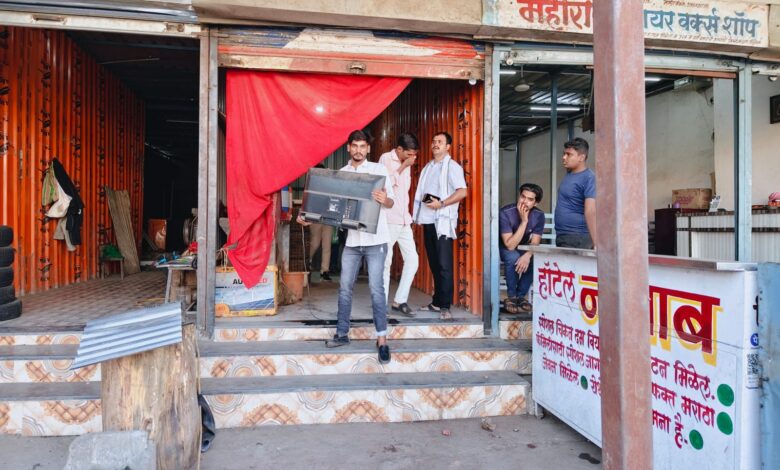 WhatsApp Image 2026 03 24 at 17.08.50 Police take major action : पाथरीत जुगार अड्ड्यांवर पोलिसांची मोठी कारवाई; 13 जण ताब्यात, सव्वा लाखांचा मुद्देमाल जप्त