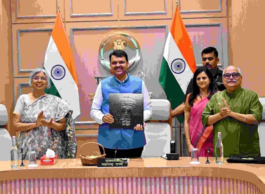 cm 1 Chief Minister Fadnavis : ‘तीर्थ विठ्ठल, क्षेत्र विठ्ठल’ कॉफीटेबल बुकचे मुख्यमंत्री फडणवीस यांच्या हस्ते प्रकाशन