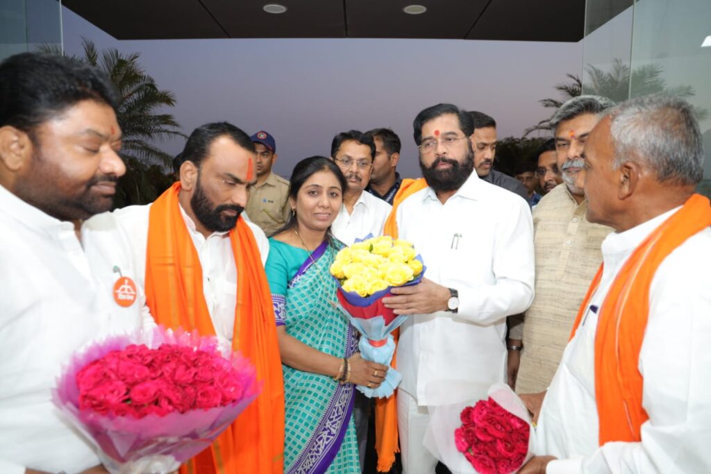 dcm Eknath Shinde arrives : उपमुख्यमंत्री एकनाथ शिंदे यांचे नांदेड विमानतळावर आगमन  