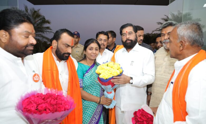 Eknath Shinde arrives : उपमुख्यमंत्री एकनाथ शिंदे यांचे नांदेड विमानतळावर आगमन 1 dcm Eknath Shinde arrives : उपमुख्यमंत्री एकनाथ शिंदे यांचे नांदेड विमानतळावर आगमन