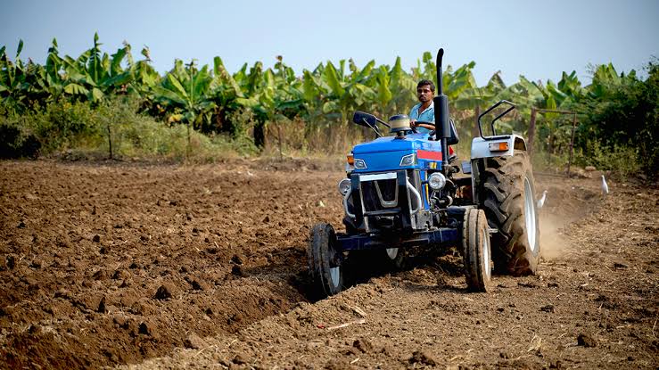 images 10 Diesel Limits Demand Farmers : डिझेल मर्यादेमुळे शेतकऱ्यांची अडचण; ट्रॅक्टरसाठी ३-४ हजार रुपयांचे डिझेल देण्याची मागणी