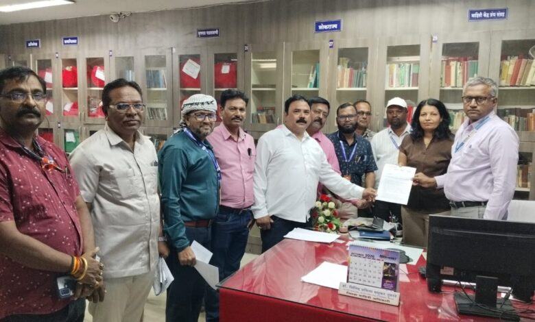 राज्यातील सर्व वृत्तपत्रांना 150 टक्के दरवाढ द्यावी व पत्रकारावरील अन्याय थांबवावे - व्हॉईस ऑफ मीडिया 1 IMG 20260405 WA0001 राज्यातील सर्व वृत्तपत्रांना 150 टक्के दरवाढ द्यावी व पत्रकारावरील अन्याय थांबवावे - व्हॉईस ऑफ मीडिया