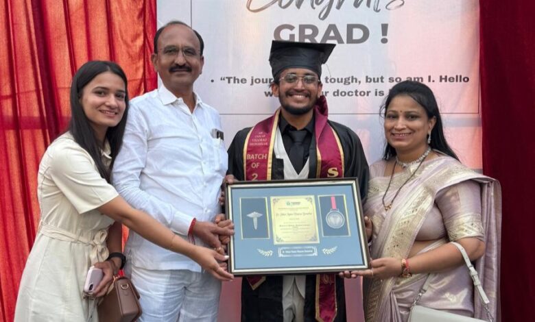IMG 20260405 093524 Dr. Omkar Devsarkar : हिमायतनगरचा मान उंचावला! डॉ. ओंकार देवसरकर यांना ‘MBBS’ पदवी