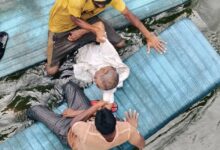 IMG 20260405 112734 Accident : महाटी पुलावरून टिपर कोसळला; गोदावरीत पडून एकाचा मृत्यू, चालक बचावला