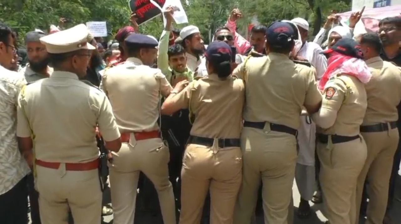 Bring back the Mundhe! “मुंढे परत आणा!” : नांदेडमध्ये दिव्यांगांचा संतप्त एल्गार, अंदाज समितीलाही घेराव 3 IMG 20260409 080845 Bring back the Mundhe! “मुंढे परत आणा!” : नांदेडमध्ये दिव्यांगांचा संतप्त एल्गार, अंदाज समितीलाही घेराव