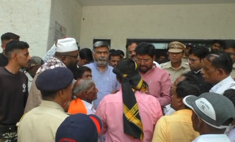 IMG 20260409 080855 Bring back the Mundhe! “मुंढे परत आणा!” : नांदेडमध्ये दिव्यांगांचा संतप्त एल्गार, अंदाज समितीलाही घेराव