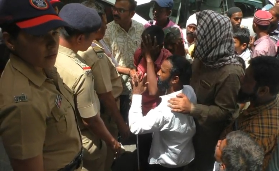 Bring back the Mundhe! “मुंढे परत आणा!” : नांदेडमध्ये दिव्यांगांचा संतप्त एल्गार, अंदाज समितीलाही घेराव 2 IMG 20260409 080950 Bring back the Mundhe! “मुंढे परत आणा!” : नांदेडमध्ये दिव्यांगांचा संतप्त एल्गार, अंदाज समितीलाही घेराव