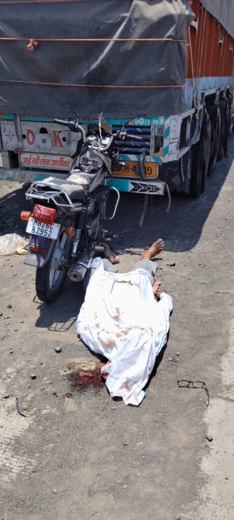 IMG 20260510 WA0008 Accident news : पोटा अबादी रस्त्यावर उभ्या ट्रक दुचाकीचा भिषण अपघात
