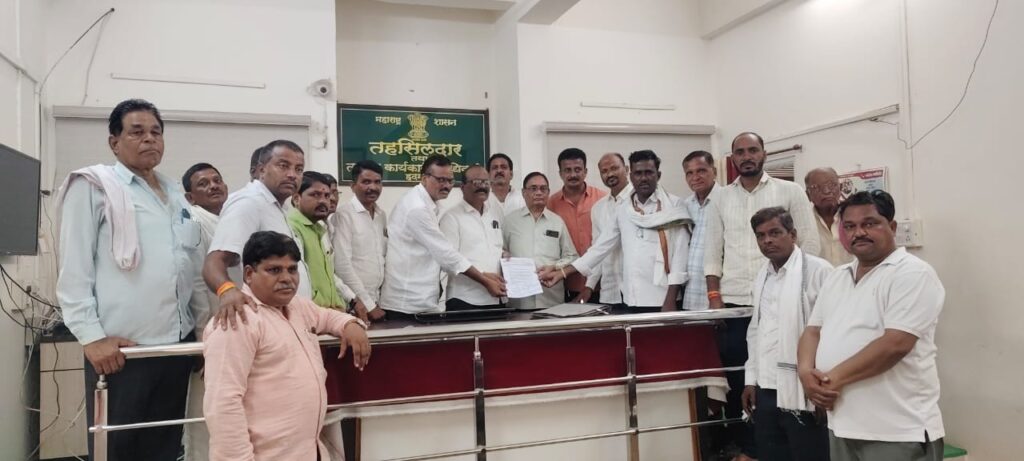 हदगावचा प्रस्तावित किनवट जिल्ह्यात समावेश करण्यास काँग्रेसचा विरोध; तहसील कार्यालयात निवेदन