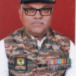 PHOTO 1 Kargil : कारगील विजय दिवसानिमित्त नांदेडचे कॅप्टन प्रकाश नारायण कस्तुरे यांचा मुंबईत गौरव