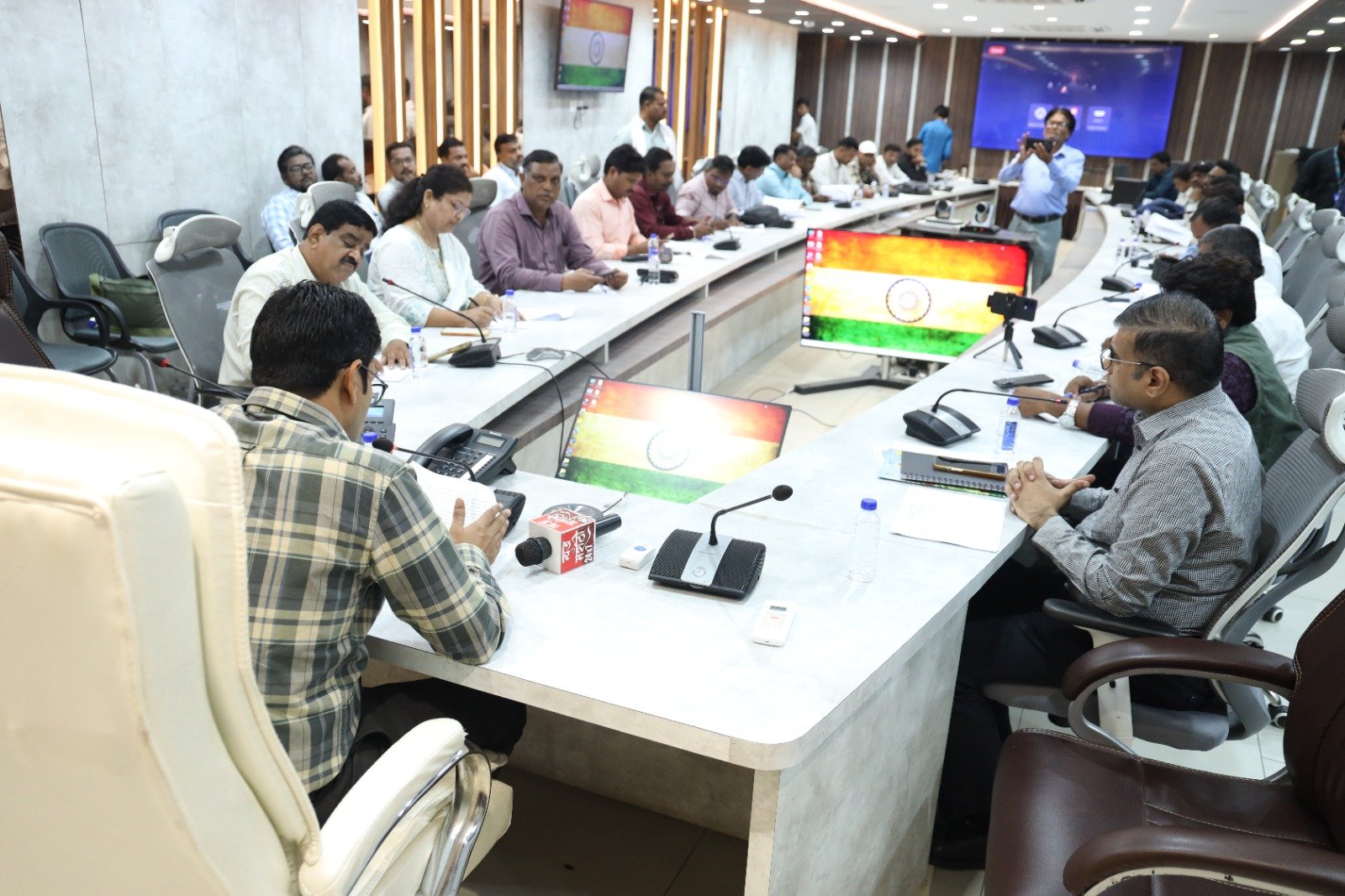 collecter 1 District Collector Rahul Kardile : पोर्टलवरील कर्जमाफीची रक्कमच अंतिम; शेतकऱ्यांनी संभ्रम बाळगू नये – जिल्हाधिकारी राहुल कर्डिले