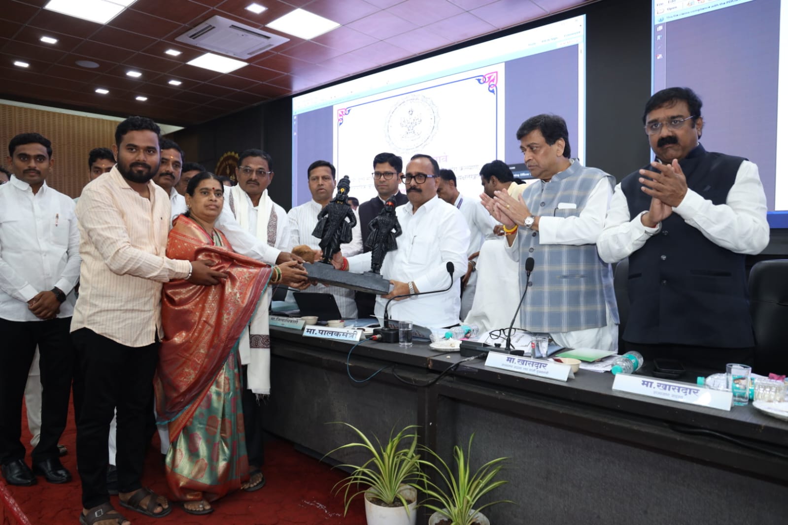 save 2 विकासकामे गुणवत्तापूर्ण व गतीने पूर्ण करावेत - पालकमंत्री अतुल सावे