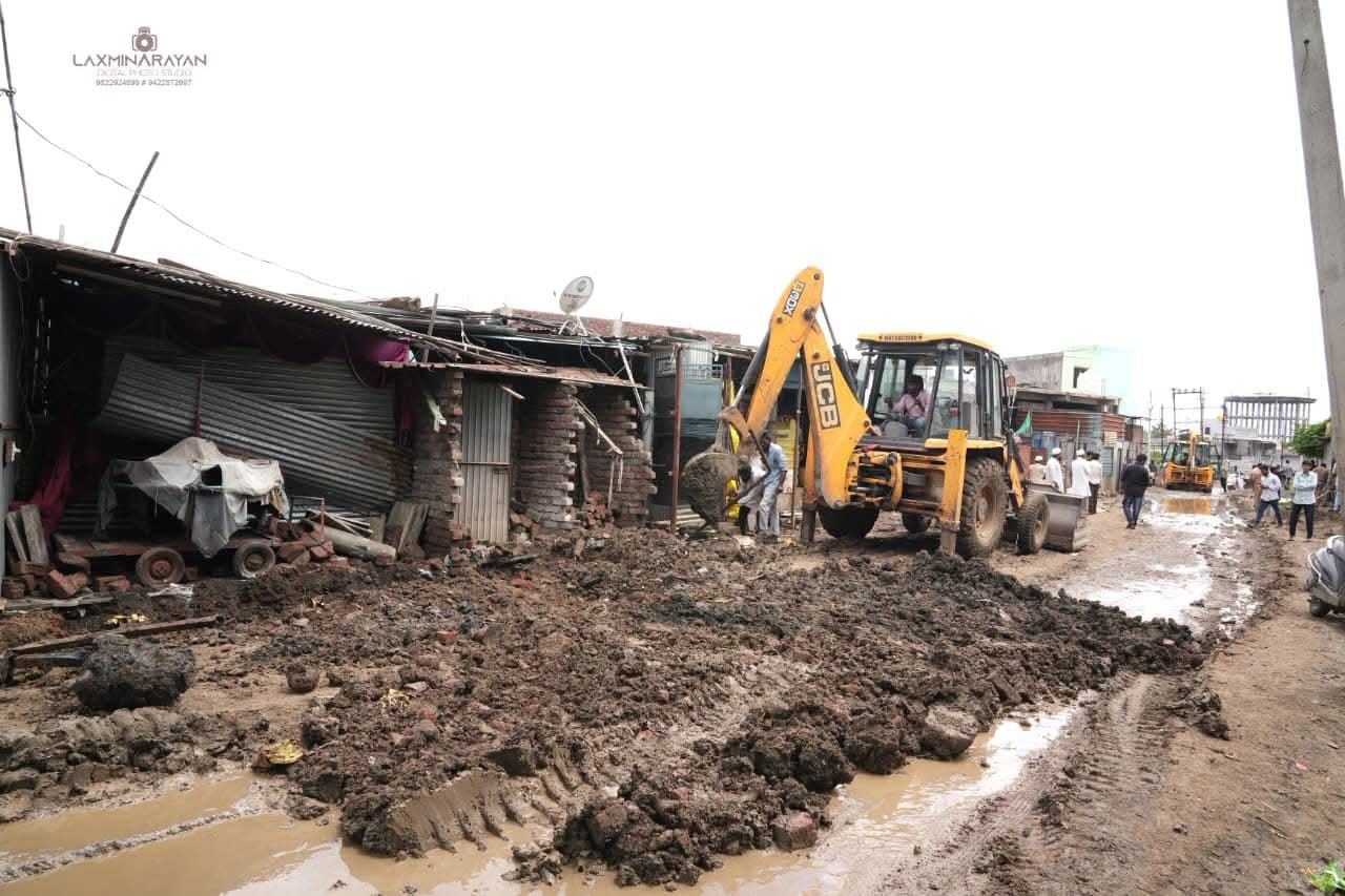 FB IMG 1785819798384 Municipal Corporation : इदगाह कमान ते बोंढार बायपास रस्त्यावरील अतिक्रमणे जमीनदोस्त; महापालिकेची धडक कारवाई