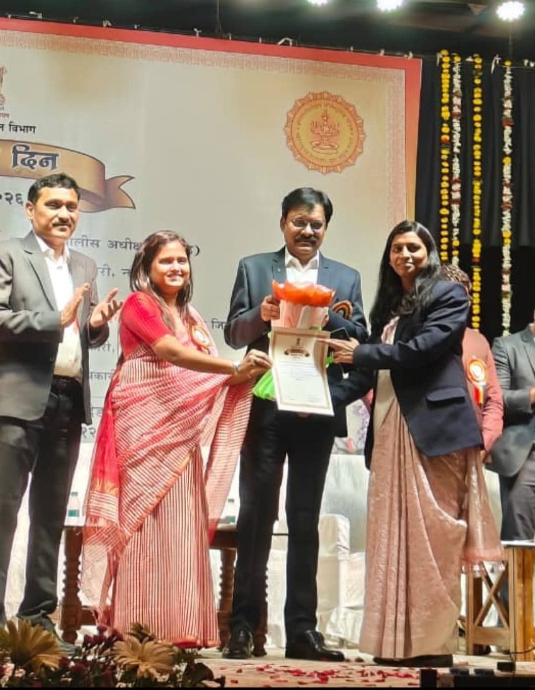 Ideal Tahsildar Award : महसूल दिनी 'आदर्श तहसीलदार' पुरस्काराने पल्लवी टेमकर यांचा गौरव 1 FB IMG 1786106367494 Ideal Tahsildar Award : महसूल दिनी 'आदर्श तहसीलदार' पुरस्काराने पल्लवी टेमकर यांचा गौरव