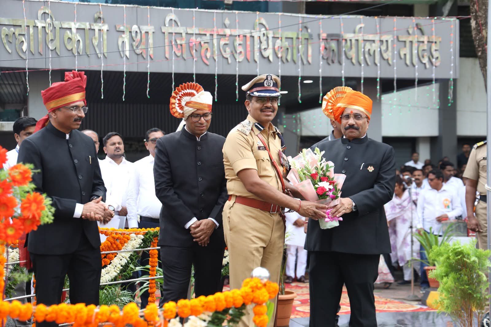 FB IMG 1786791806057 1 नांदेडमध्ये स्वातंत्र्यदिनाचा मुख्य शासकीय सोहळा पालकमंत्री अतुल सावे यांच्या हस्ते थाटात संपन्न