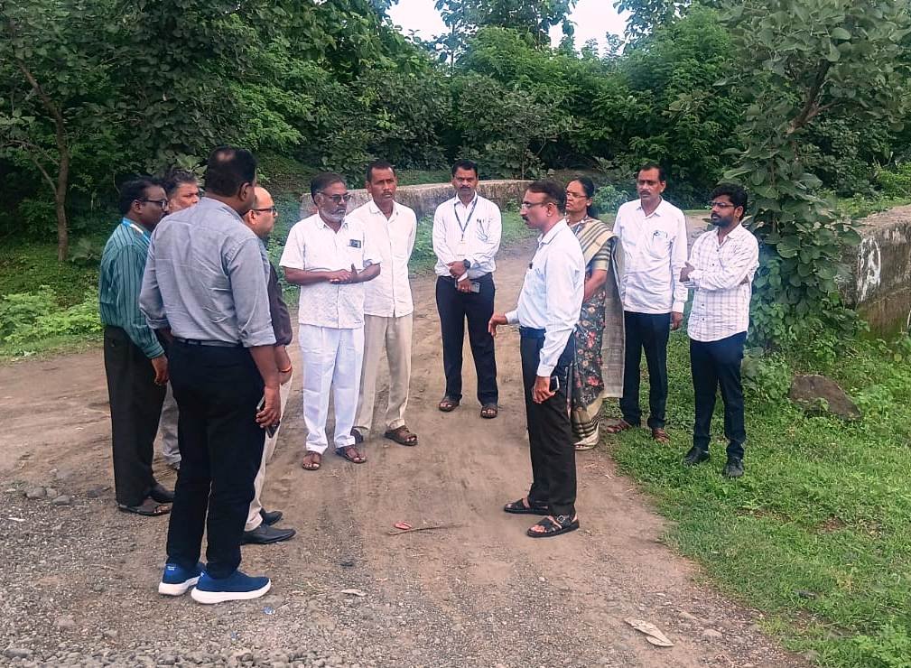 IMG 20260805 WA0066 आदिवासी भागाच्या विकासासाठी समन्वयाने काम करा; पेसा, घरकुल व स्वच्छतेच्या कामांना गती द्या : सीईओ महेश पाटील