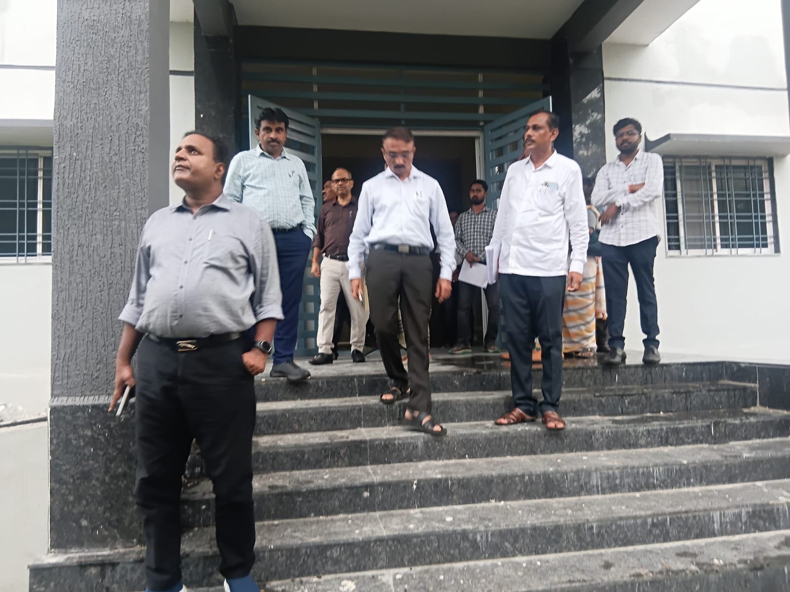 IMG 20260805 WA0071 आदिवासी भागाच्या विकासासाठी समन्वयाने काम करा; पेसा, घरकुल व स्वच्छतेच्या कामांना गती द्या : सीईओ महेश पाटील