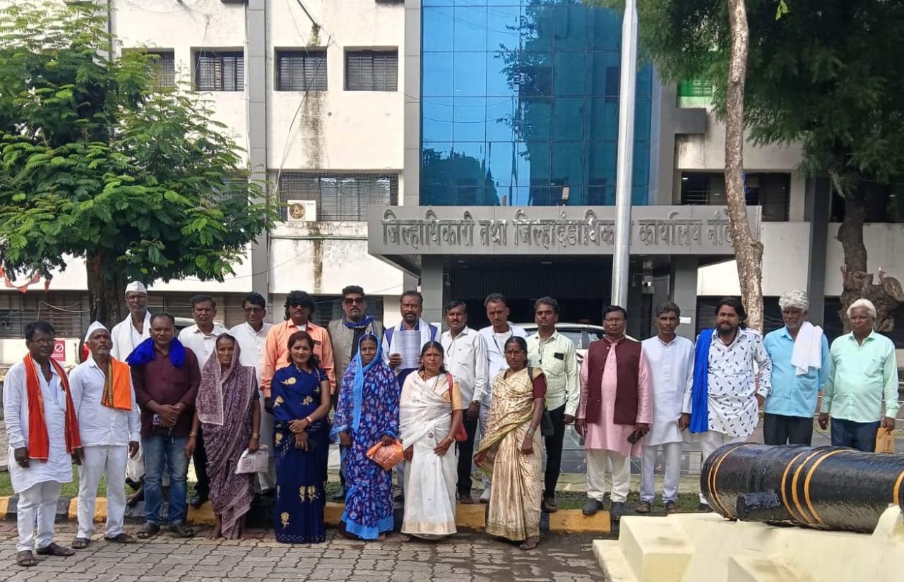 IMG 20260825 WA0013 सांगा धनाचा साठा, अन् आमचा वाटा कुठाय हो?; लोकपारंपरिक कलावंतांच्या भजन आंदोलनाने जिल्हाधिकारी कार्यालय दणाणले