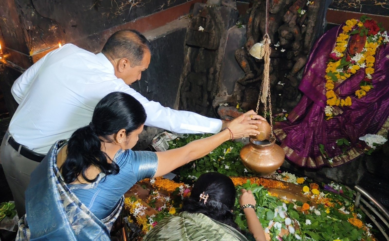 IMG 20260817 195316 Shri Parmeshwar Temple : पहिला श्रावण सोमवार व नागपंचमीला श्री परमेश्वर मंदिरात भाविकांची तोबा गर्दी