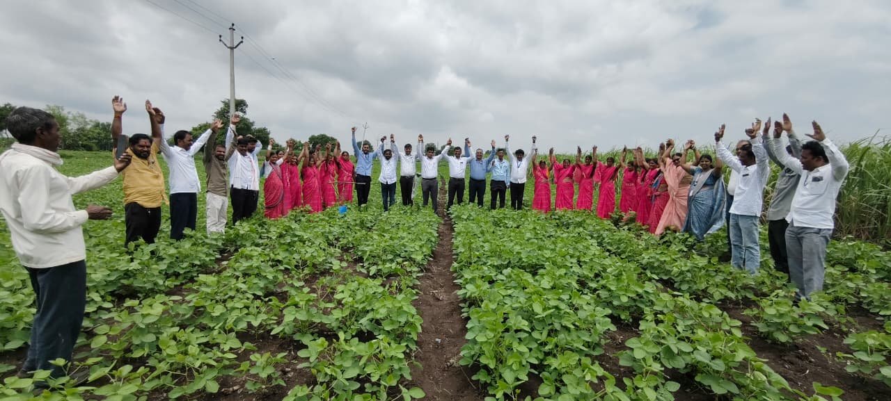 WhatsApp Image 2026 08 07 at 5.49.28 PM Natural farming : नैसर्गिक शेतीतून शाश्वत उत्पन्नाचा मार्ग; अन्नपूर्णा महिला शेतकरी गटाच्या उपक्रमांचे जिल्हाधिकाऱ्यांकडून कौतुक