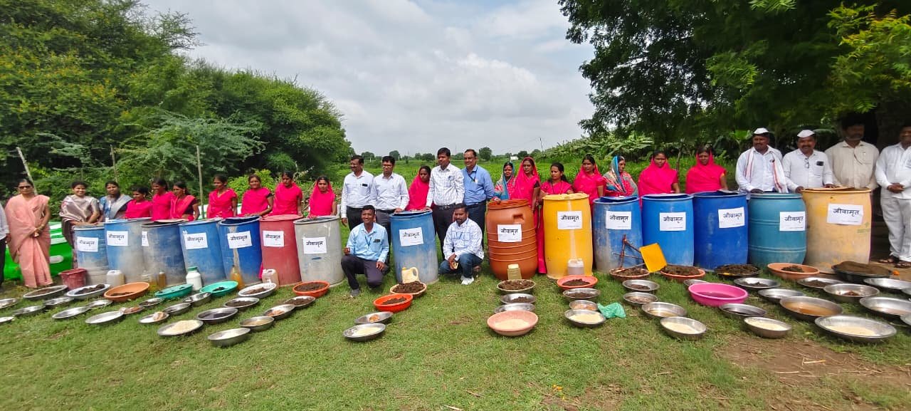Natural farming : नैसर्गिक शेतीतून शाश्वत उत्पन्नाचा मार्ग; अन्नपूर्णा महिला शेतकरी गटाच्या उपक्रमांचे जिल्हाधिकाऱ्यांकडून कौतुक 1 WhatsApp Image 2026 08 07 at 5.49.31 PM Natural farming : नैसर्गिक शेतीतून शाश्वत उत्पन्नाचा मार्ग; अन्नपूर्णा महिला शेतकरी गटाच्या उपक्रमांचे जिल्हाधिकाऱ्यांकडून कौतुक