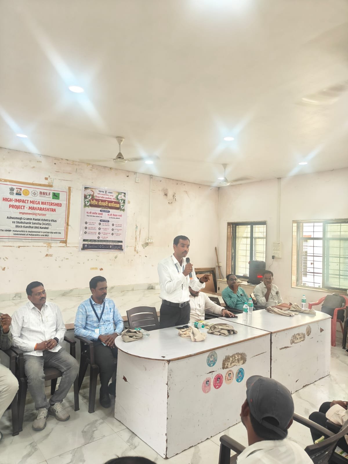 Sericulture : शेतात खत, घरात एकमत आणि गावात पत निर्माण करणारी रेशीम शेती करावी – जिल्हा रेशीम अधिकारी अशोक वडवळे 1 reshim 1 Sericulture : शेतात खत, घरात एकमत आणि गावात पत निर्माण करणारी रेशीम शेती करावी – जिल्हा रेशीम अधिकारी अशोक वडवळे